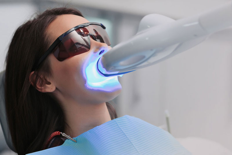 dental-patient-undergoing-teeth whitening procedure